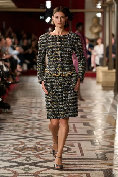 Look 17